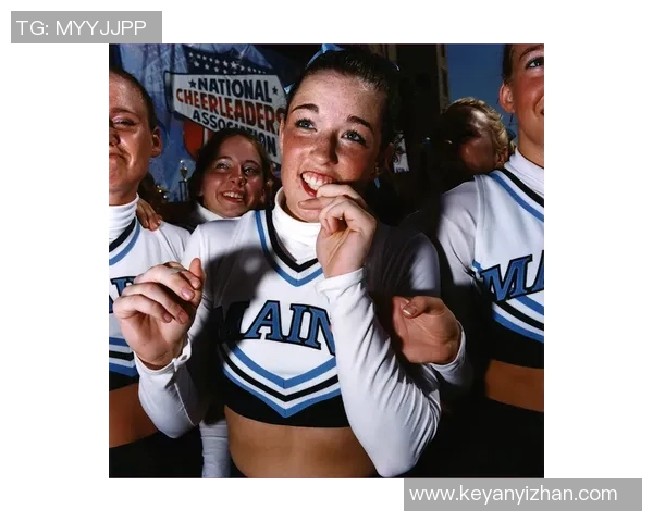 足球宝贝与球星亲密接触 揭秘背后不为人知的故事